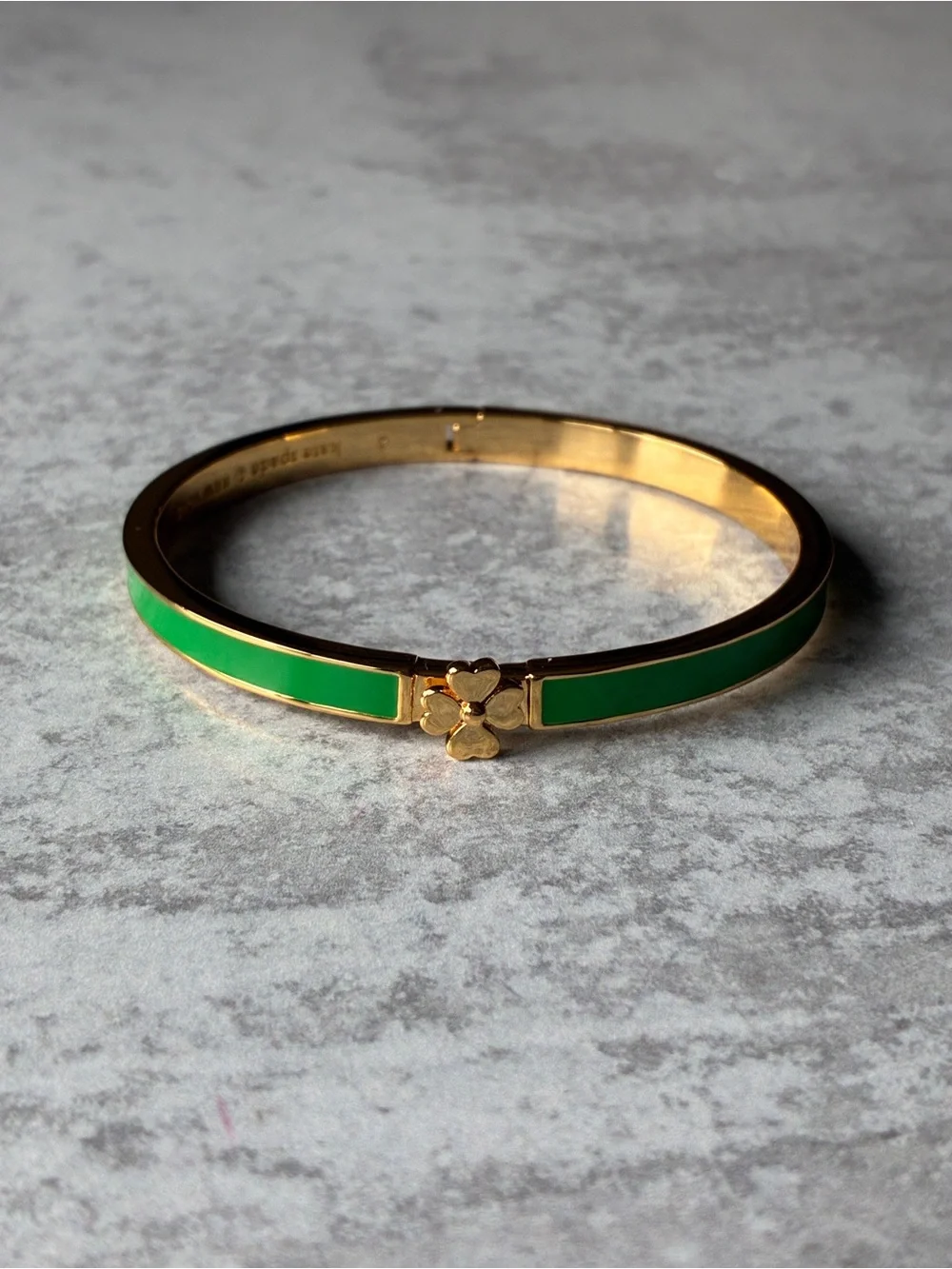 Kate Spade New York Green Enamel Clover Hinged Bangle Bracelet Gold Tone NWT
